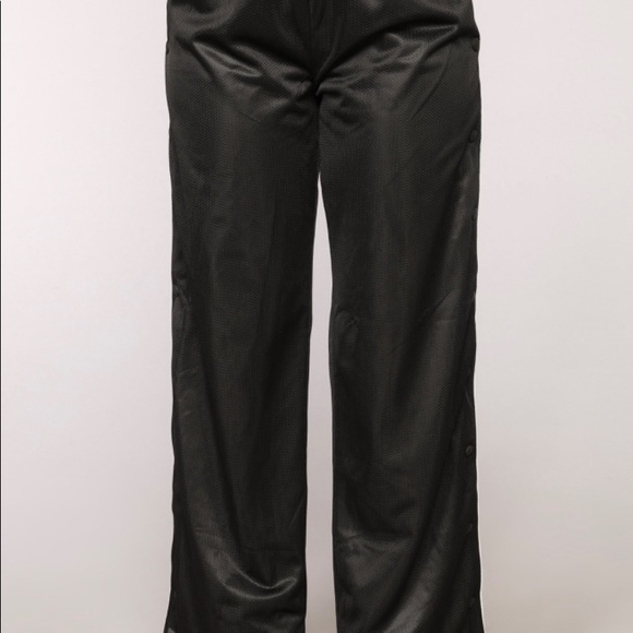 ADORABLE BLACK SNAP PANTS. SIZE L - Picture 4 of 6